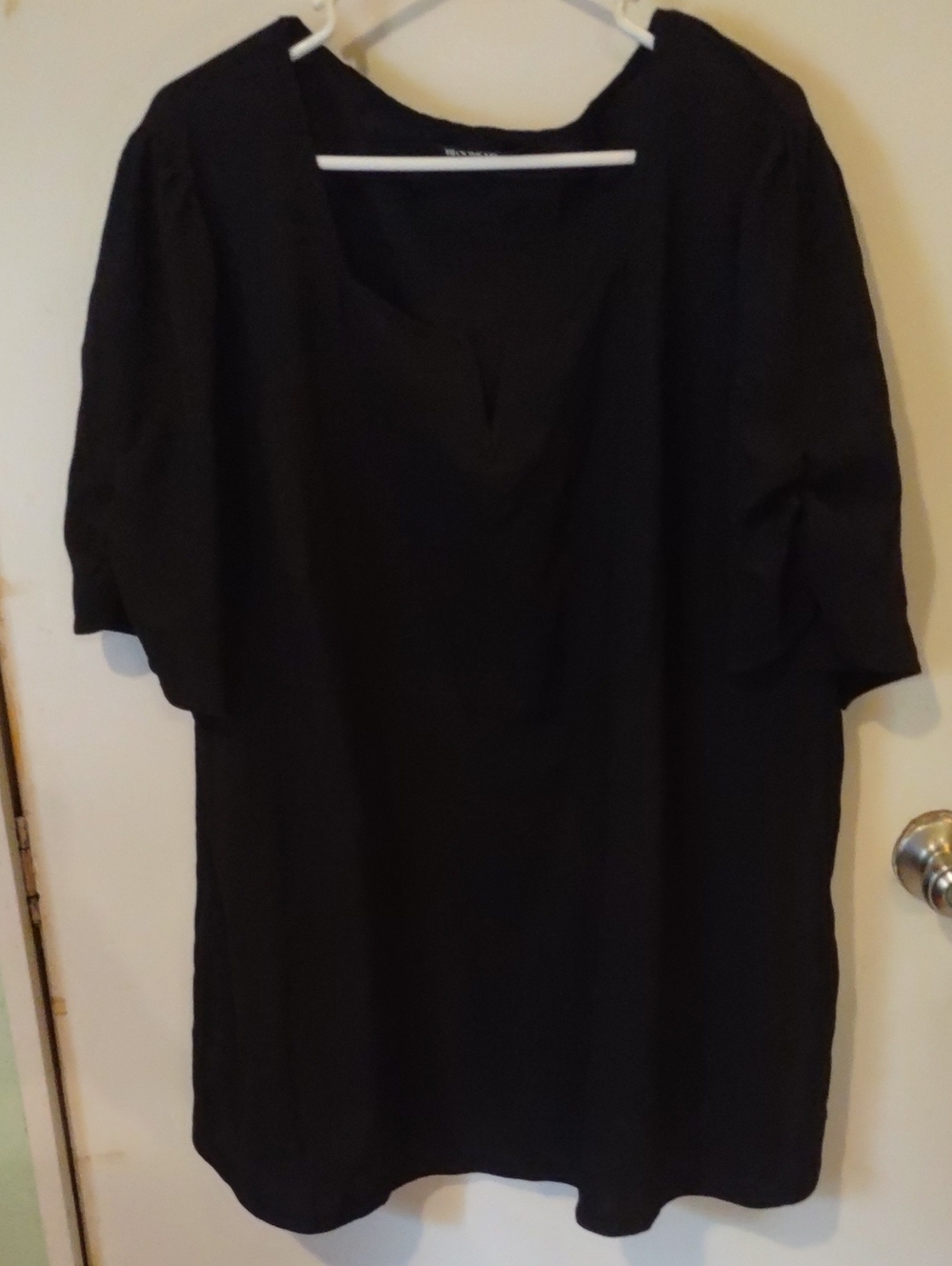BloomChic Black Short-Sleeve Tunic Top